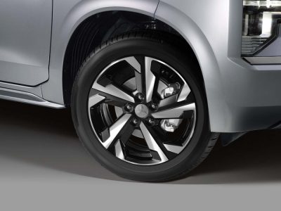 new-17-two-tone-alloy-wheel-thumb@2x.jpg